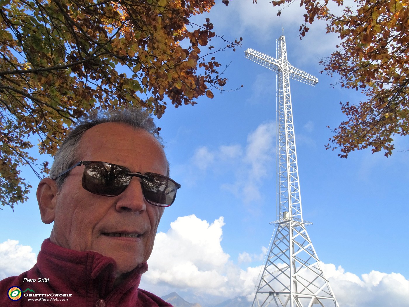 03 Alla croce di vetta del Monte Zucco (1232 m).JPG -                                